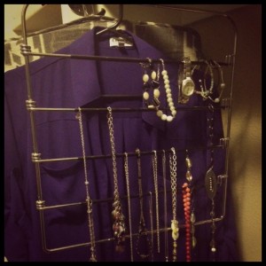necklace display, jewelry organizing, tips, pants hanger